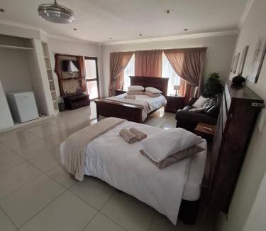 Jan Kempdorp Casa | Villa Caramia Guest Lodge