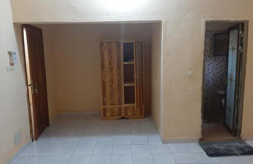 Bamako Casa | Villa Chambre B climatisée douche Cuisine salon