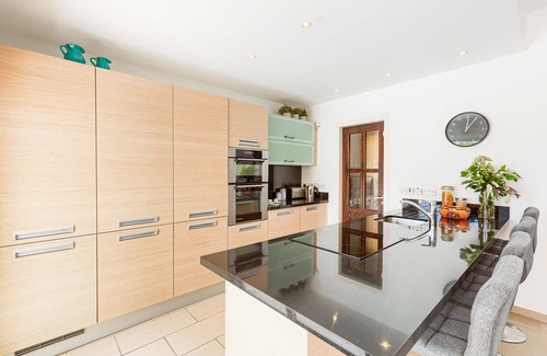 Kissonerga Villa | Piscina privada climatizada + Bañera de hidromasaje, WIFI, elegantemente amuebladas, Nr Paphos / Coral Bay