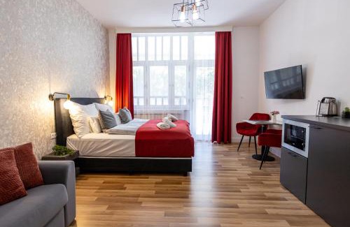Balatonalmadi Hotel | Villa Clariss Pool & City Center Stay