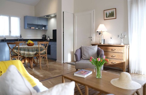 Castelnau-de-Montmiral Villa | Villa de lujo de 2 dormitorios con jacuzzi privado y jardín en finca chateau