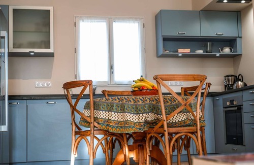 Castelnau-de-Montmiral Villa | Villa de lujo de 2 dormitorios con jacuzzi privado y jardín en finca chateau