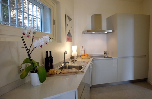 Roina Villa | Villa frente al lago con playa privada y muelle de natación, impresionantes vistas al lago