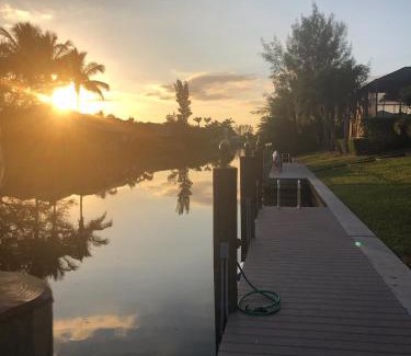 Pelican Casa | Villa Cozy Cottage - Waterfront