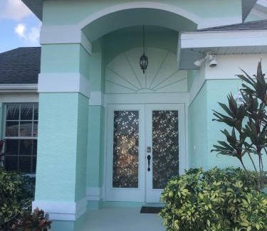 Pelican Casa | Villa Cozy Cottage - Waterfront