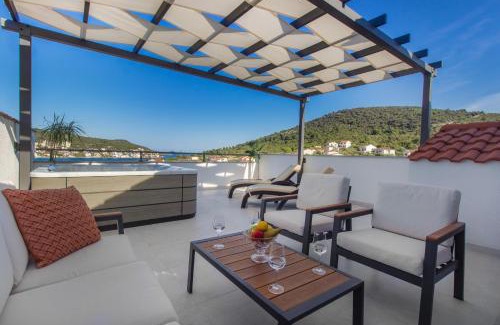 Vinisce Apartamento | Villa Dalmatian Child with swimming pool, close to the beach
