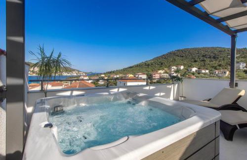 Vinisce Apartamento | Villa Dalmatian Child with swimming pool, close to the beach