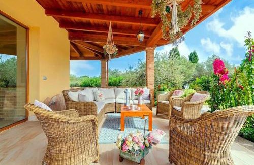 Alghero Villa | VILLA DOLORES , with a spectacular swimming pool with hydromassage and a big garden for the children - IUN S3325