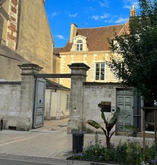 Auxerre Apartamento | Villa Du Temple-Parking-Climatisation-Ascenseur-Wifi-Netflix-Hypercentre