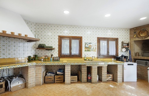 Arenys de Munt Villa | Villa 'El Cortijo' con vistas a la montaña, piscina, jardín, terraza y Wi-Fi