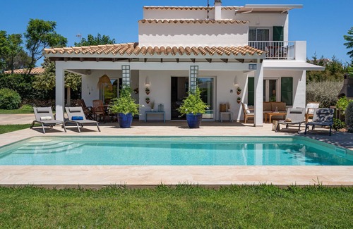 Binisafua Villa | "Villa El Olivo Menorca" con vista al mar, Wi-Fi, piscina, jardín y terrazas; aparcamiento disponible