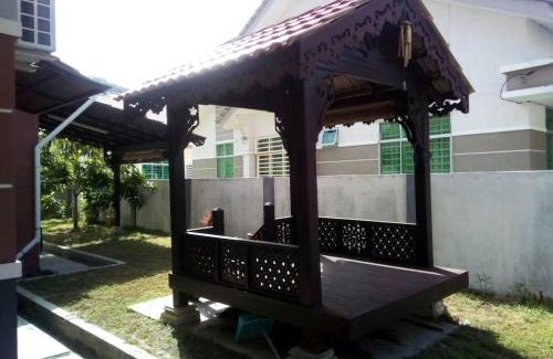 Kampung Behor Gandin Casa | Villa Fairuz Hana Islamic Stay