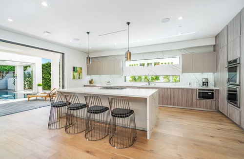 Beverly Hills Villa | Villa Fendi By LuxJB 🏆 Heated Pool & Jacuzzi 🏆 Gym 🏆 Rooftop Deck