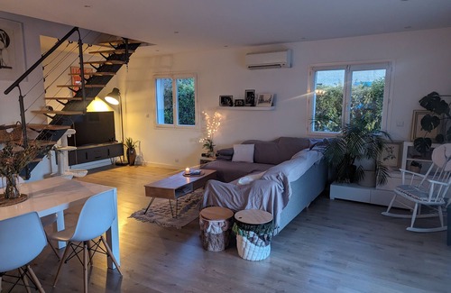 Saint-Mathieu-de-Treviers Villa | Villa with pool