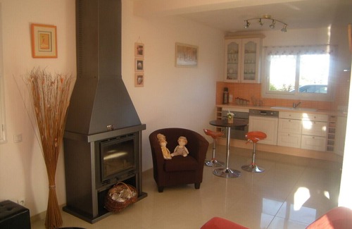 Plougrescant Villa | Villa 'Gite Bord de Mer Jacuzzi' con terraza privada y Wi-Fi