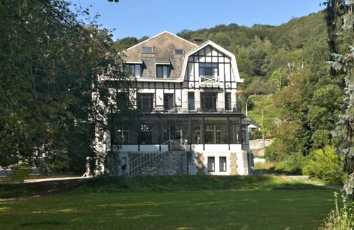 Lustin Hotel | Villa Gracia