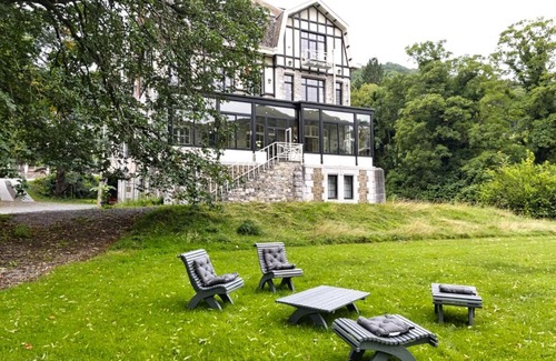 Lustin Hotel | Villa Gracia