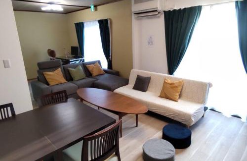 Hikone Casa | Villa Hikone Castle ヴィラ彦根キャッスル 彦根城9分 10人泊 キャッスルロード4分 ひこにゃん4分 駐車3台 ビワイチ