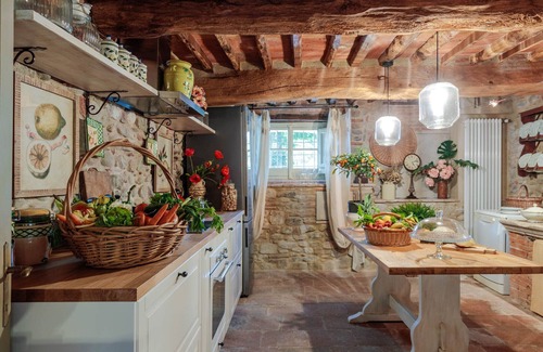 Lucca Villa | VILLA HUGO, Understated Luxury 5 Bedrooms Villa with Pool and a Welcoming Ambience