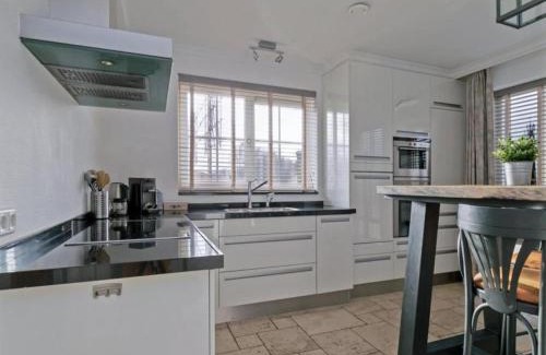 Zeewolde Villa | Villa in Bosrijk near Horsterwold Forest, cleaning included