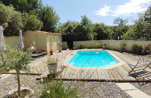 Saint-Saturnin-les-Apt Villa | Villa in the heart of the LUBERON with swimming pool and large enclosed garden planted with trees