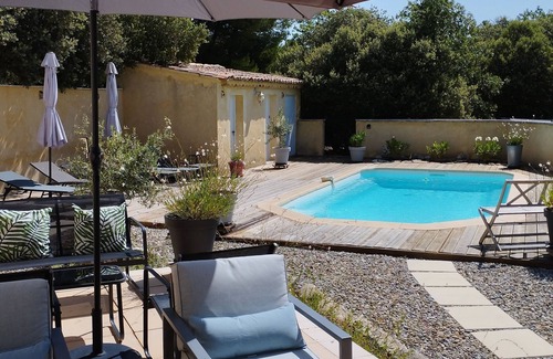 Saint-Saturnin-les-Apt Villa | Villa in the heart of the LUBERON with swimming pool and large enclosed garden planted with trees
