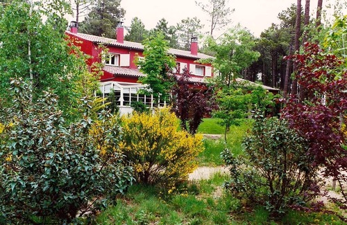 Las Navas Del Marques Villa | Chalet en urbanización de lujo con tenis y piscina en precioso bosque