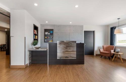 Hearst Hotel | Villa Inn & Suites - SureStay Collection by Best Western