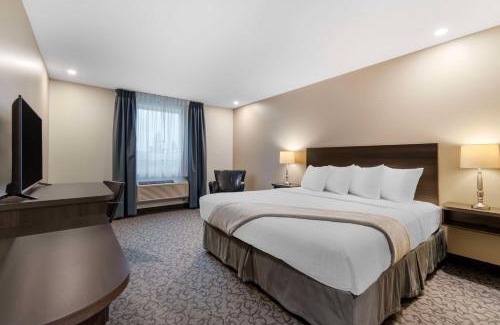 Hearst Hotel | Villa Inn & Suites - SureStay Collection by Best Western