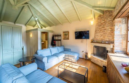 Karpenisi Villa | Villa Korfes-Κορφές Τριώροφη Βίλα για Οικογένειες και Παρέες