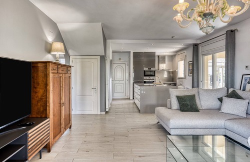 Torroella de Fluvia Villa | Villa 'La Haya' con piscina compartida, Wi-Fi y aire acondicionado