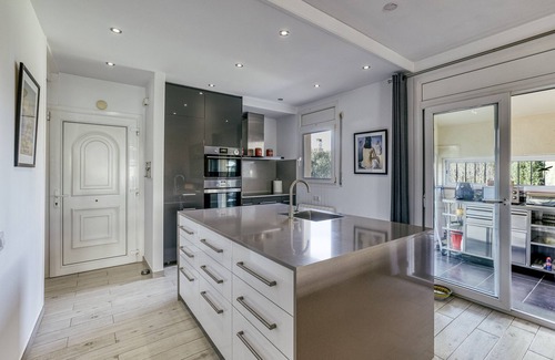 Torroella de Fluvia Villa | Villa 'La Haya' con piscina compartida, Wi-Fi y aire acondicionado