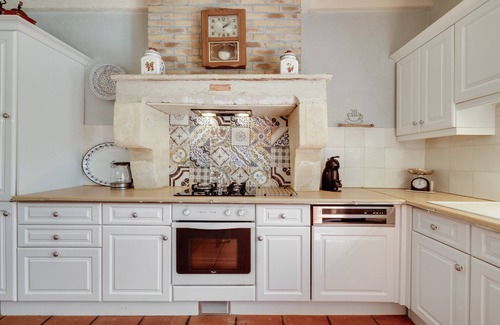 Saint-Pierre-de-Bat Villa | Villa 'La Maison Des Vignes' con piscina privada, terraza privada y Wi-Fi