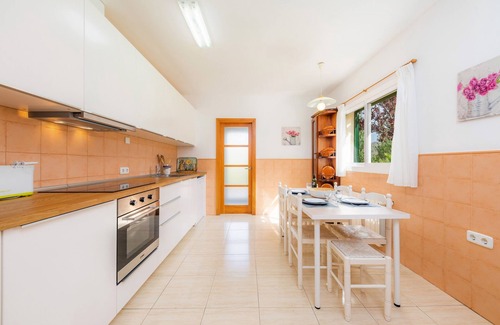 Puerto de Pollensa Villa | Villa 'La Vinya del Beato 1950' con vistas a la montaña, piscina privada y jardín