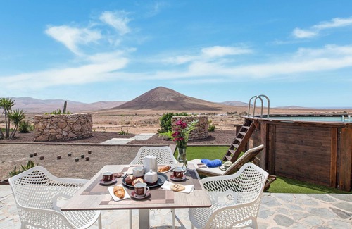 Tefia Villa | Villa "La Vista de Tefía" con vistas a la montaña, piscina, Wi-Fi, terraza y jardín