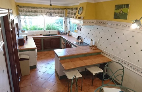 Barrio de la Vega Casa | Villa Las Catalpas. Magnifica casa chalet