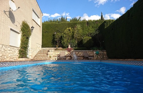 Barrio de la Vega Casa | Villa Las Catalpas. Magnifica casa chalet