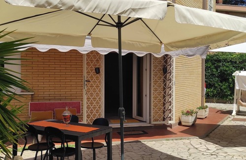 Ardea Villa | Villa Lido dei Pini garden 350sqm 3km from the sea, studio with wifi for smart work