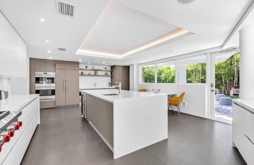 Golden Beach Villa | Villa Loggia