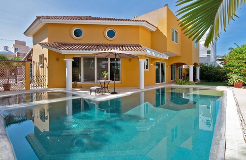 Centro de Cancún Villa | Spacious Mexican Villa perfect downtown location w/ pool and fast WiFi.