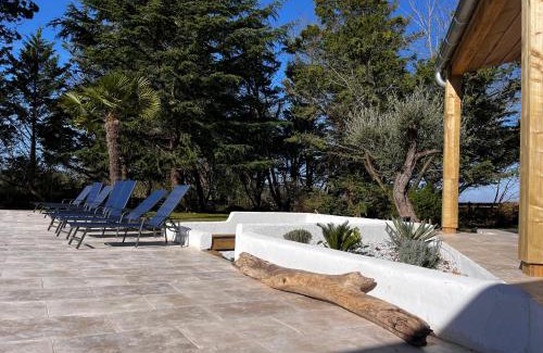 Saint-Georges-des-Coteaux Villa | Villa Martinière