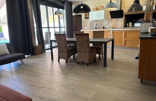 Totanes Apartamento | Villa Mandrés. Casa con jardín y piscina. Proximo a Puy Du Fou.