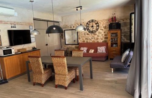 Totanes Apartamento | Villa Mandrés. Casa con jardín y piscina. Proximo a Puy Du Fou.