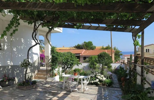 La Ciaccia Apartamento | Villa Maria Three-room apartment with large garden near the sea