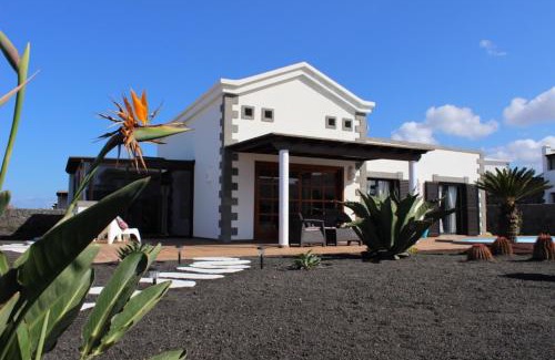 Playa Blanca Villa | Villa Mici