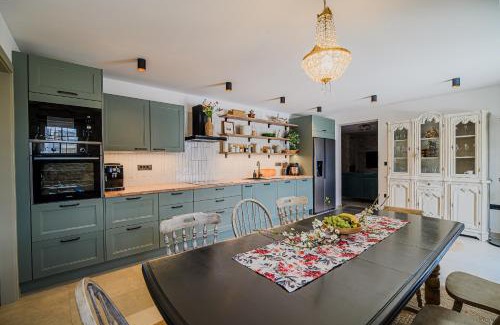 Zabrezani Villa | Villa Mint with Pool