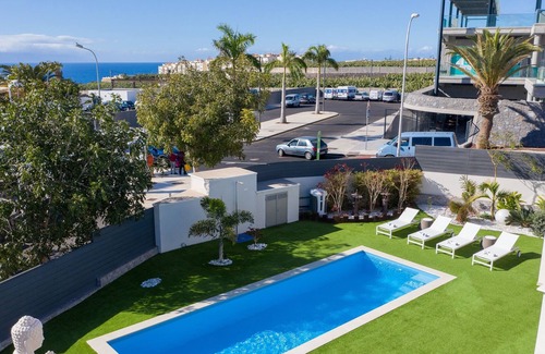 Playa Paraiso Villa | Villa "Oasis Buddha Garden" con vistas a la montaña y al mar, piscina, Wi-Fi, balcón, jardín y terraza; aparcamiento disponible.