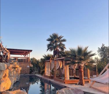 Calvisson Hotel | Villa Occitana