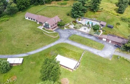 Sassamansville Casa | Villa on the hill with heated salt water indoor pool