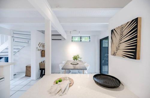 Noosa Heads Apartamento | Villa One - Immaculate Townhouse on Noosa Parade